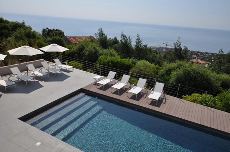 Vila Vue Panoramique Sur La Baie De St Tropez Les Issambres Exteriér fotografie